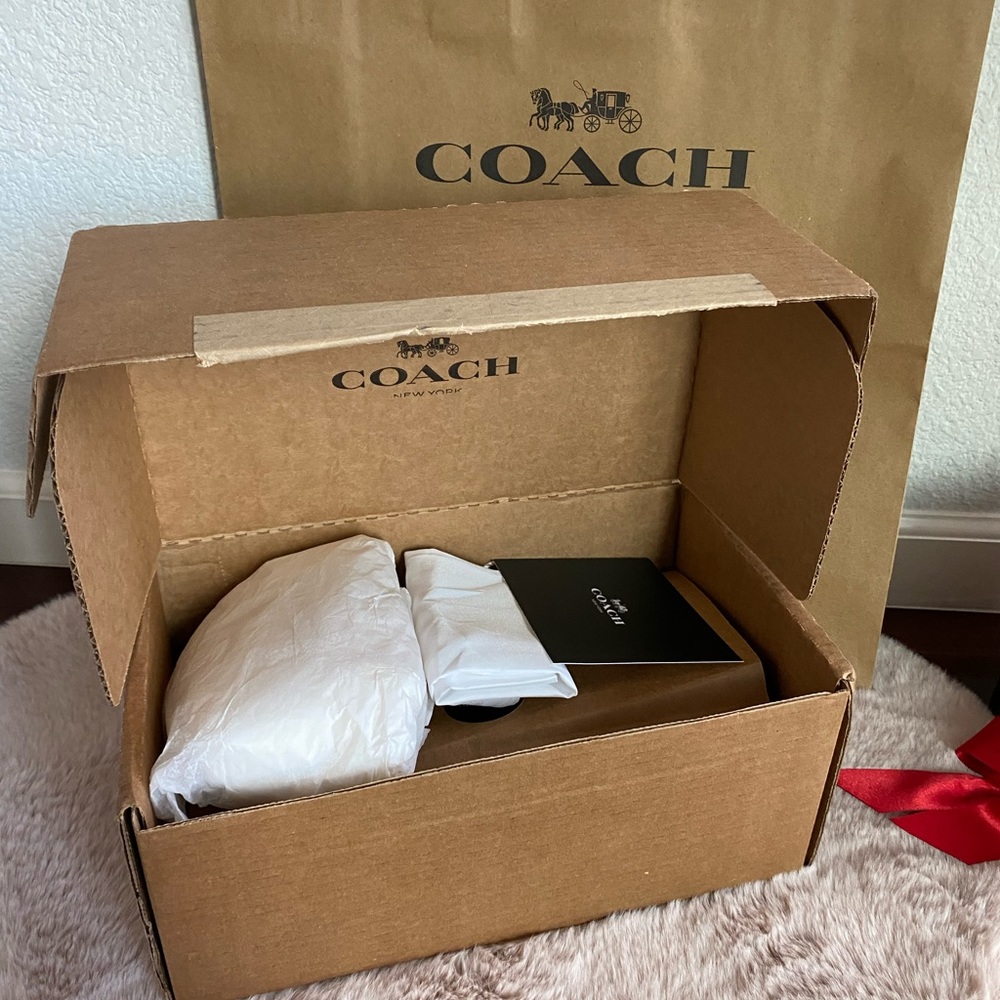 🎀 Coach Empty Bag box with tissue paper, New Dustbag and large paper bag - Picture 9 of 9
